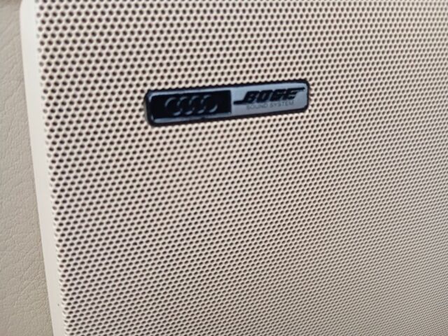 Черный Ауди А4, объемом двигателя 3 л и пробегом 330 тыс. км за 8000 $, фото 9 на Automoto.ua