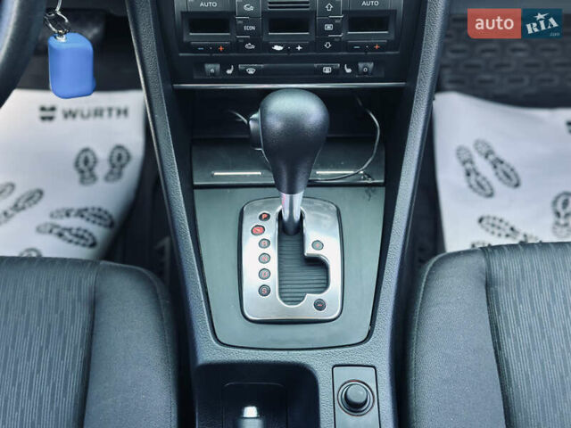 Ауді А4 2006 у Кременчуге на Automoto.ua Чорний Ауді А4, об'ємом двигуна 2.5 л та пробігом 226 тис. км за 7999 $, фото 29 на Automoto.ua