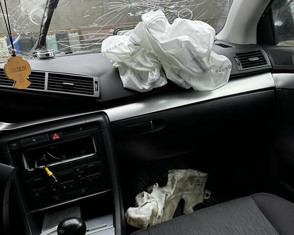 Чорний Ауді А4, об'ємом двигуна 2 л та пробігом 254 тис. км за 3000 $, фото 4 на Automoto.ua