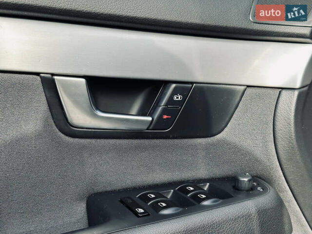 Ауді А4 2006 у Кременчуге на Automoto.ua Чорний Ауді А4, об'ємом двигуна 2.5 л та пробігом 226 тис. км за 7999 $, фото 19 на Automoto.ua