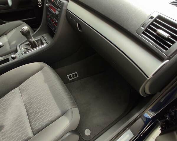 Черный Ауди А4, объемом двигателя 1.6 л и пробегом 245 тыс. км за 7650 $, фото 70 на Automoto.ua