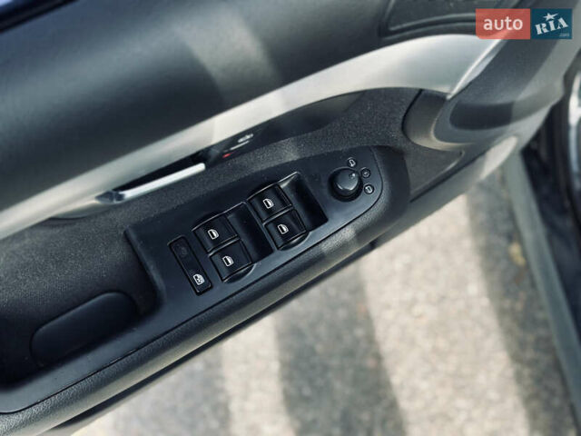 Ауді А4 2006 у Кременчуге на Automoto.ua Чорний Ауді А4, об'ємом двигуна 2.5 л та пробігом 226 тис. км за 7999 $, фото 18 на Automoto.ua