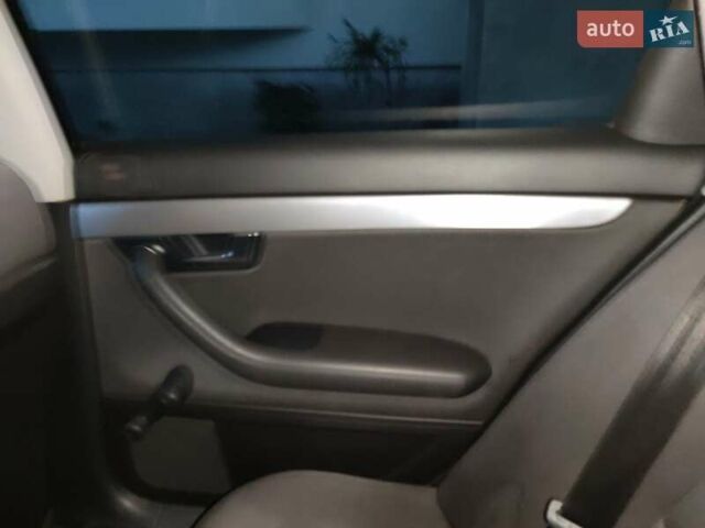 Ауді А4 2006 у Береговом на Automoto.ua Чорний Ауді А4, об'ємом двигуна 2 л та пробігом 277 тис. км за 6800 $, фото 7 на Automoto.ua
