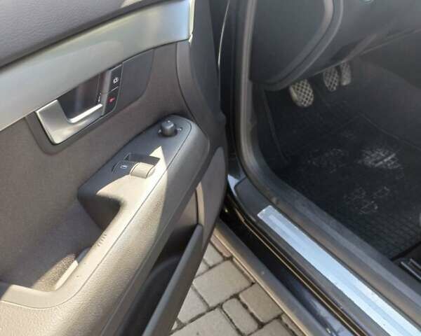 Черный Ауди А4, объемом двигателя 2 л и пробегом 208 тыс. км за 6900 $, фото 20 на Automoto.ua