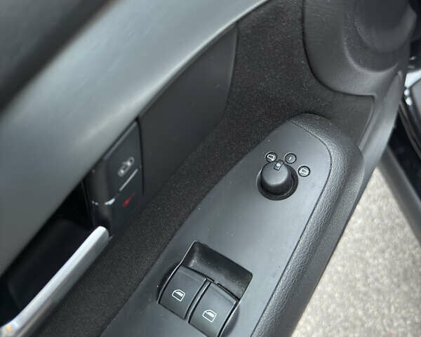 Ауді А4 2006 у Вінниці на Automoto.ua Чорний Ауді А4, об'ємом двигуна 2 л та пробігом 152 тис. км за 8499 $, фото 23 на Automoto.ua