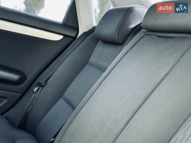 Ауді А4 2006 у Кременчуге на Automoto.ua Чорний Ауді А4, об'ємом двигуна 2.5 л та пробігом 226 тис. км за 7999 $, фото 14 на Automoto.ua