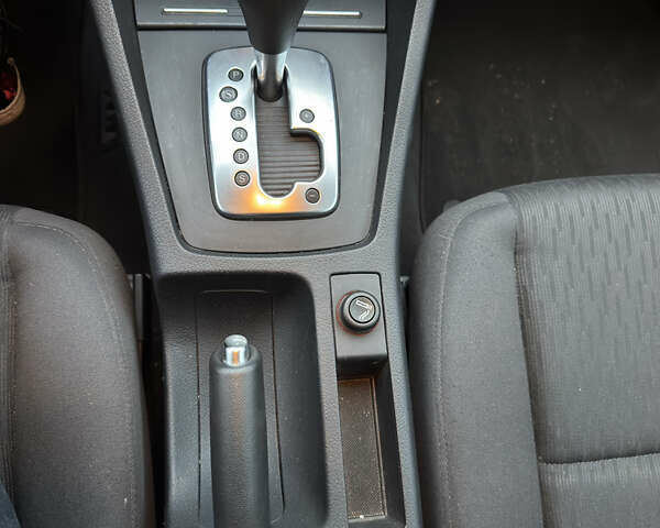 Ауді А4 2006 у Вінниці на Automoto.ua Чорний Ауді А4, об'ємом двигуна 2 л та пробігом 152 тис. км за 8499 $, фото 29 на Automoto.ua