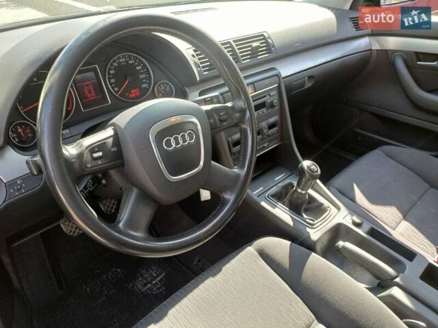 Черный Ауди А4, объемом двигателя 2 л и пробегом 208 тыс. км за 6900 $, фото 7 на Automoto.ua