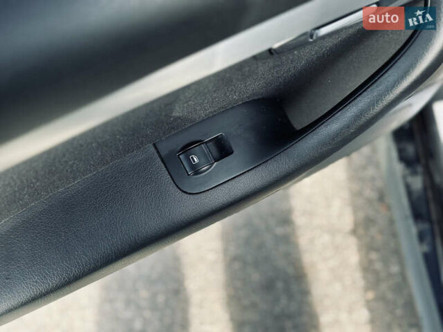 Ауді А4 2006 у Кременчуге на Automoto.ua Чорний Ауді А4, об'ємом двигуна 2.5 л та пробігом 226 тис. км за 7999 $, фото 11 на Automoto.ua