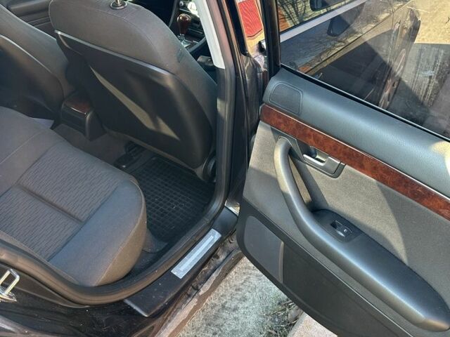 Черный Ауди А4, объемом двигателя 1.8 л и пробегом 240 тыс. км за 5500 $, фото 3 на Automoto.ua