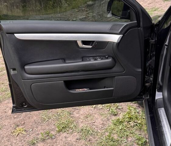 Чорний Ауді А4, об'ємом двигуна 3 л та пробігом 370 тис. км за 2900 $, фото 7 на Automoto.ua