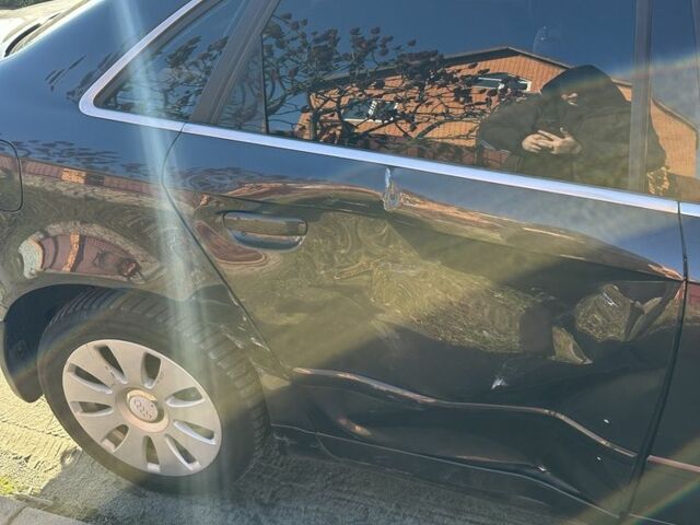 Черный Ауди А4, объемом двигателя 1.8 л и пробегом 240 тыс. км за 5500 $, фото 2 на Automoto.ua