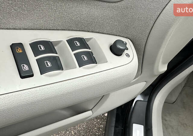 Чорний Ауді А4, об'ємом двигуна 1.6 л та пробігом 131 тис. км за 7450 $, фото 18 на Automoto.ua