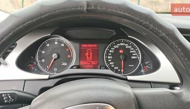 Чорний Ауді А4, об'ємом двигуна 1.8 л та пробігом 301 тис. км за 8500 $, фото 7 на Automoto.ua