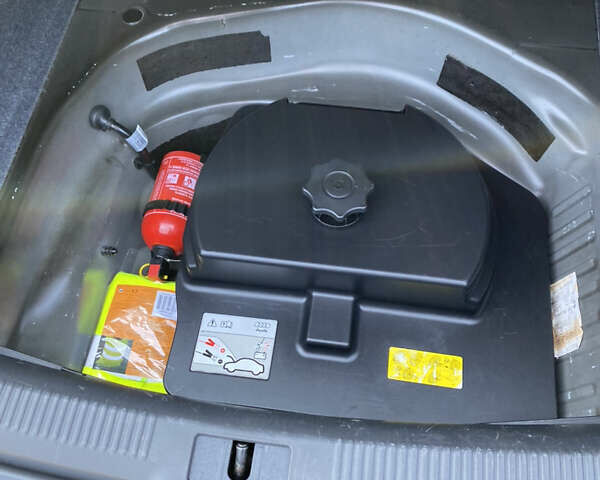 Черный Ауди А4, объемом двигателя 1.97 л и пробегом 302 тыс. км за 8900 $, фото 10 на Automoto.ua