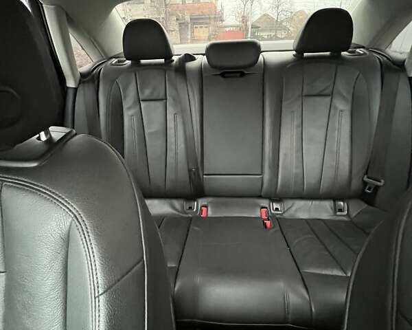 Черный Ауди А4, объемом двигателя 1.98 л и пробегом 303 тыс. км за 11000 $, фото 4 на Automoto.ua