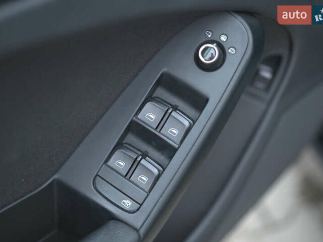 Чорний Ауді А4, об'ємом двигуна 1.8 л та пробігом 187 тис. км за 9250 $, фото 16 на Automoto.ua