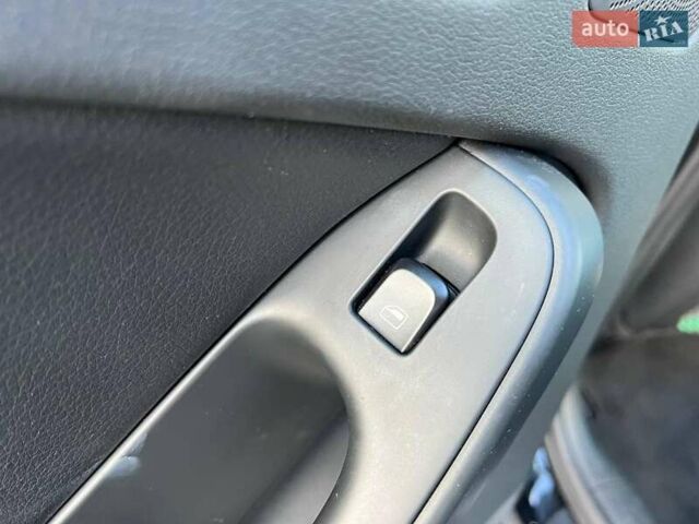 Чорний Ауді А4, об'ємом двигуна 2 л та пробігом 238 тис. км за 11290 $, фото 37 на Automoto.ua