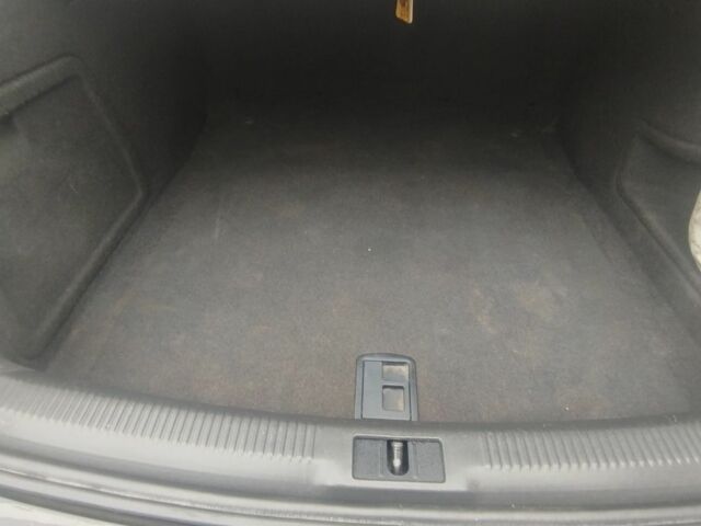 Черный Ауди А4, объемом двигателя 2 л и пробегом 235 тыс. км за 8500 $, фото 7 на Automoto.ua