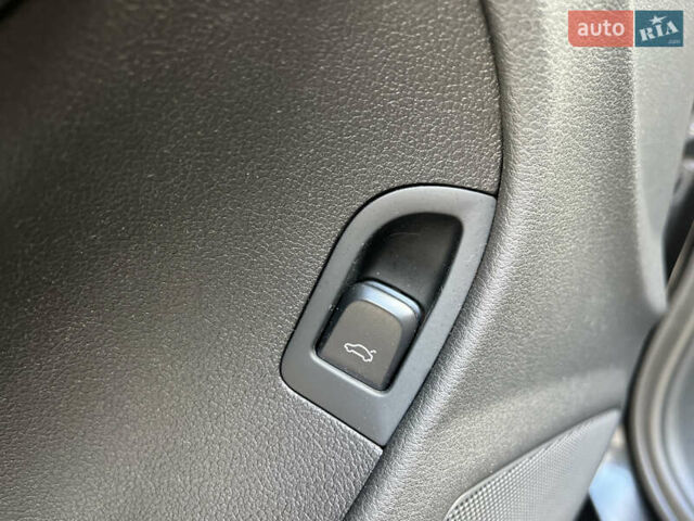 Черный Ауди А4, объемом двигателя 1.98 л и пробегом 285 тыс. км за 8988 $, фото 33 на Automoto.ua