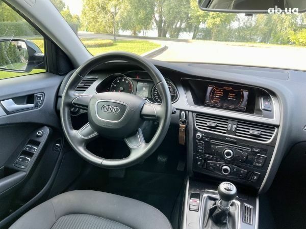 Чорний Ауді А4, об'ємом двигуна 1.8 л та пробігом 93 тис. км за 12750 $, фото 8 на Automoto.ua