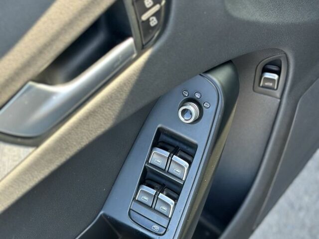 Чорний Ауді А4, об'ємом двигуна 2 л та пробігом 270 тис. км за 9850 $, фото 9 на Automoto.ua