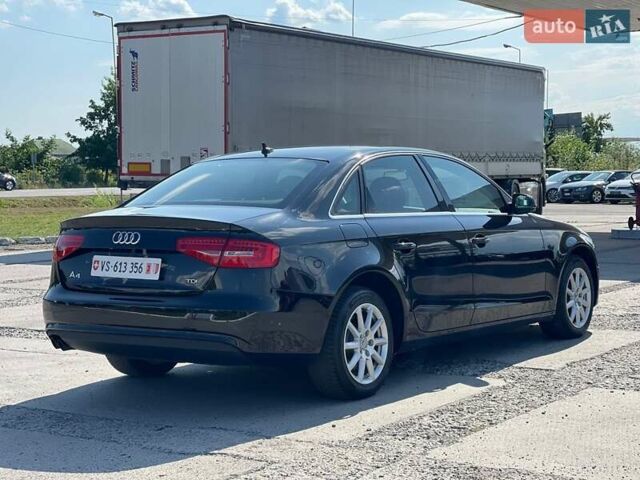 Ауді А4 2012 у Ужгороді на Automoto.ua Чорний Ауді А4, об'ємом двигуна 1.97 л та пробігом 307 тис. км за 12400 $, фото 7 на Automoto.ua