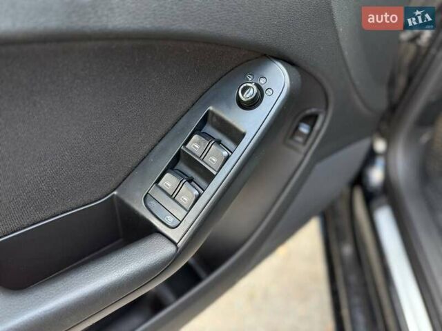 Чорний Ауді А4, об'ємом двигуна 1.97 л та пробігом 257 тис. км за 13000 $, фото 8 на Automoto.ua