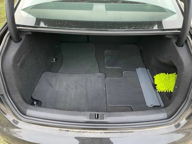 Черный Ауди А4, объемом двигателя 2 л и пробегом 195 тыс. км за 11700 $, фото 7 на Automoto.ua