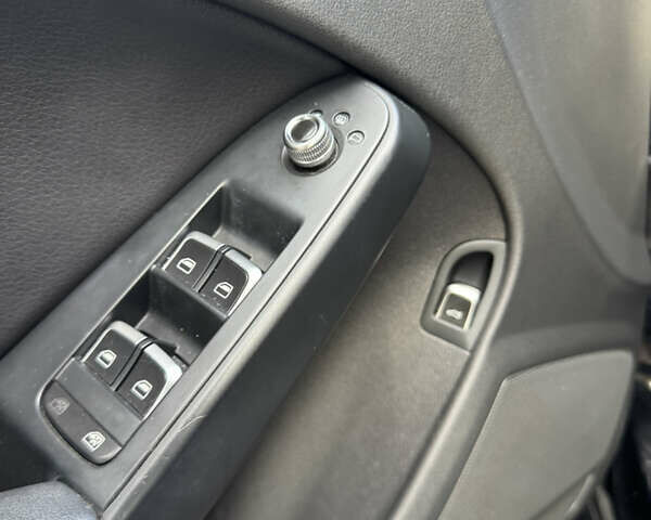 Ауді А4 2013 у Харкові на Automoto.ua Чорний Ауді А4, об'ємом двигуна 1.98 л та пробігом 230 тис. км за 10999 $, фото 10 на Automoto.ua