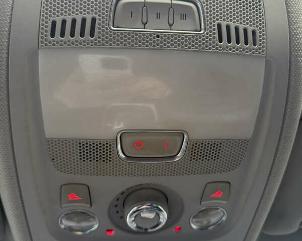 Ауді А4 2013 у Харкові на Automoto.ua Чорний Ауді А4, об'ємом двигуна 1.98 л та пробігом 230 тис. км за 10999 $, фото 18 на Automoto.ua