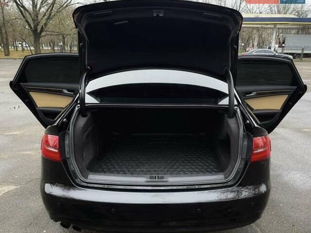 Черный Ауди А4, объемом двигателя 1.98 л и пробегом 260 тыс. км за 12500 $, фото 6 на Automoto.ua