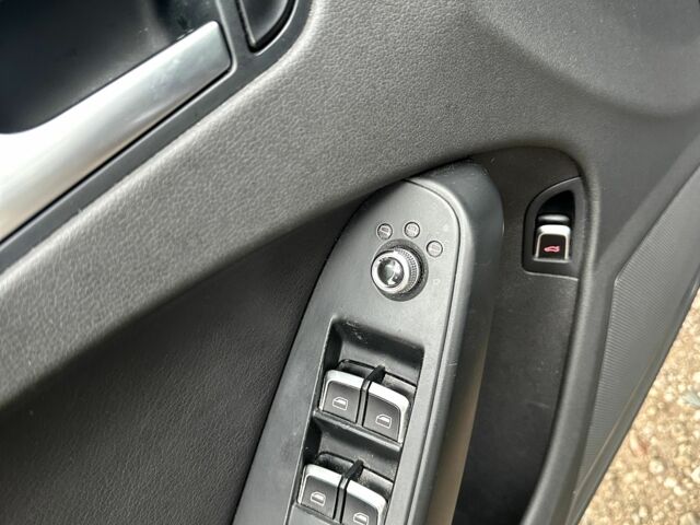 Черный Ауди А4, объемом двигателя 2 л и пробегом 176 тыс. км за 10800 $, фото 2 на Automoto.ua