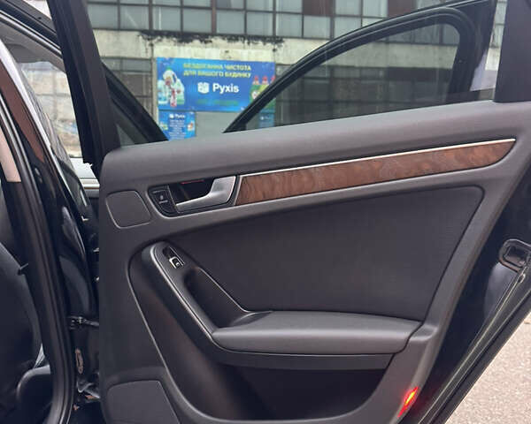 Черный Ауди А4, объемом двигателя 2 л и пробегом 256 тыс. км за 11000 $, фото 4 на Automoto.ua