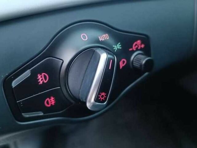 Черный Ауди А4, объемом двигателя 2 л и пробегом 103 тыс. км за 10400 $, фото 5 на Automoto.ua