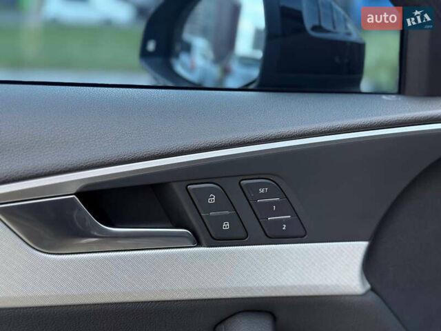 Ауді А4 2015 у Києві на Automoto.ua Чорний Ауді А4, об'ємом двигуна 1.98 л та пробігом 116 тис. км за 17500 $, фото 31 на Automoto.ua