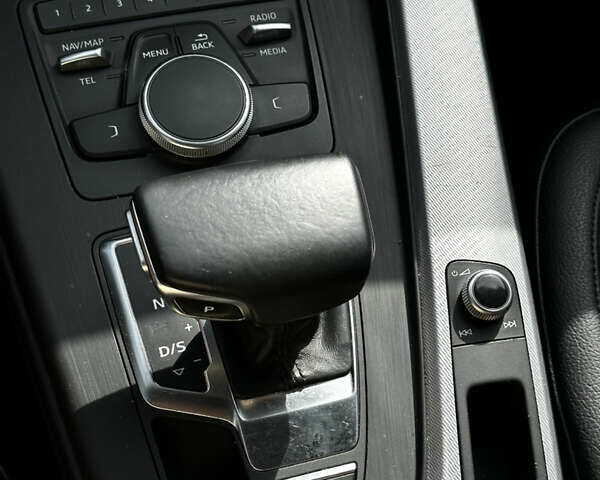 Чорний Ауді А4, об'ємом двигуна 2 л та пробігом 195 тис. км за 13900 $, фото 12 на Automoto.ua