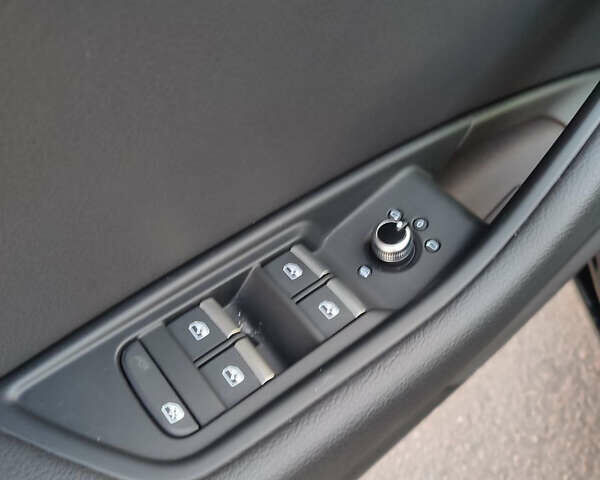 Черный Ауди А4, объемом двигателя 2 л и пробегом 80 тыс. км за 18800 $, фото 5 на Automoto.ua