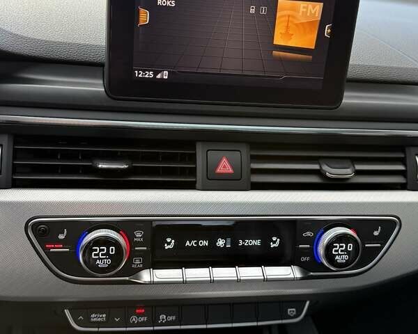 Черный Ауди А4, объемом двигателя 1.98 л и пробегом 112 тыс. км за 16000 $, фото 12 на Automoto.ua