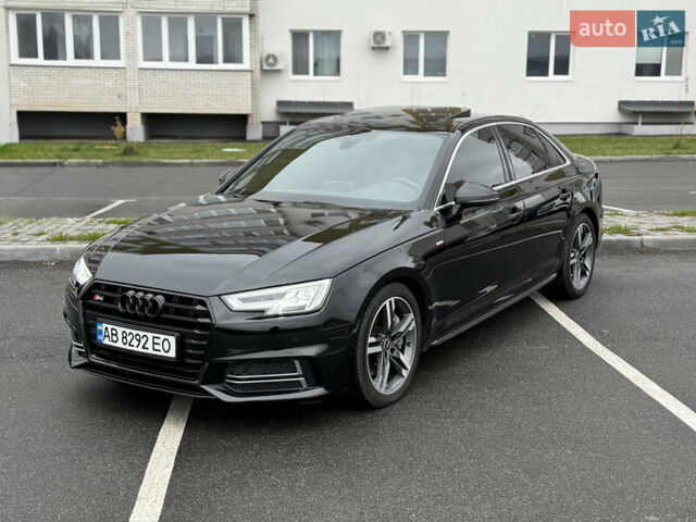 Черный Ауди А4, объемом двигателя 2 л и пробегом 154 тыс. км за 21800 $, фото 1 на Automoto.ua