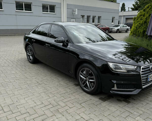 Черный Ауди А4, объемом двигателя 1.98 л и пробегом 62 тыс. км за 18000 $, фото 5 на Automoto.ua