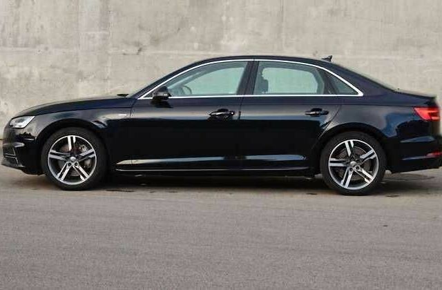 Черный Ауди А4, объемом двигателя 2 л и пробегом 122 тыс. км за 15100 $, фото 4 на Automoto.ua