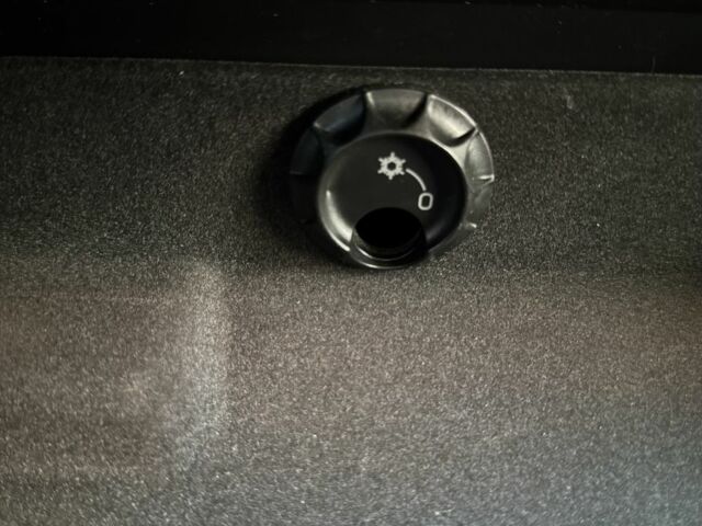 Чорний Ауді А4, об'ємом двигуна 2 л та пробігом 170 тис. км за 16600 $, фото 17 на Automoto.ua