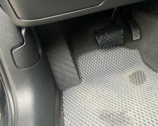 Черный Ауди А4, объемом двигателя 1.98 л и пробегом 148 тыс. км за 17000 $, фото 51 на Automoto.ua