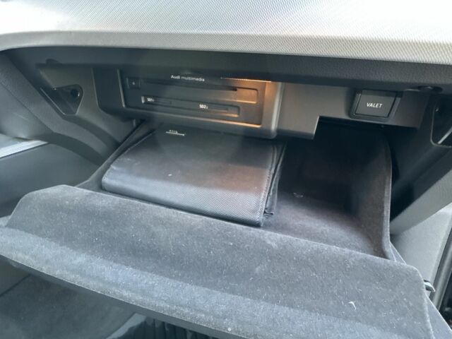 Чорний Ауді А4, об'ємом двигуна 2 л та пробігом 170 тис. км за 16600 $, фото 16 на Automoto.ua