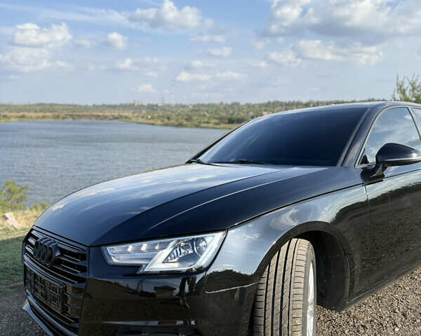 Ауді А4 2017 у Кривому Розі на Automoto.ua Чорний Ауді А4, об'ємом двигуна 1.98 л та пробігом 286 тис. км за 18500 $, фото 12 на Automoto.ua