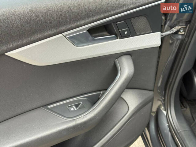 Черный Ауди А4, объемом двигателя 2 л и пробегом 260 тыс. км за 15299 $, фото 59 на Automoto.ua