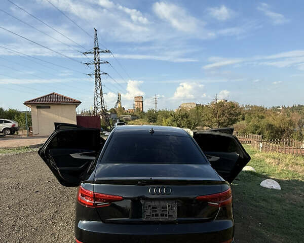 Ауді А4 2017 у Кривому Розі на Automoto.ua Чорний Ауді А4, об'ємом двигуна 1.98 л та пробігом 286 тис. км за 18500 $, фото 11 на Automoto.ua