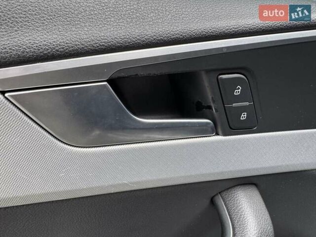 Чорний Ауді А4, об'ємом двигуна 1.98 л та пробігом 198 тис. км за 15900 $, фото 16 на Automoto.ua