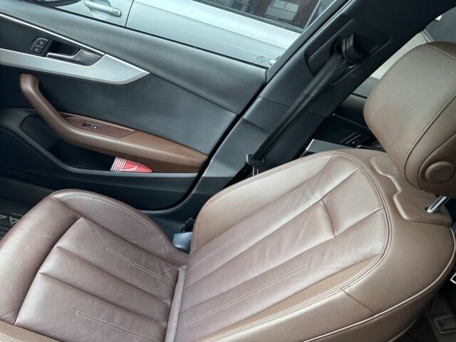 Черный Ауди А4, объемом двигателя 2 л и пробегом 212 тыс. км за 15999 $, фото 17 на Automoto.ua